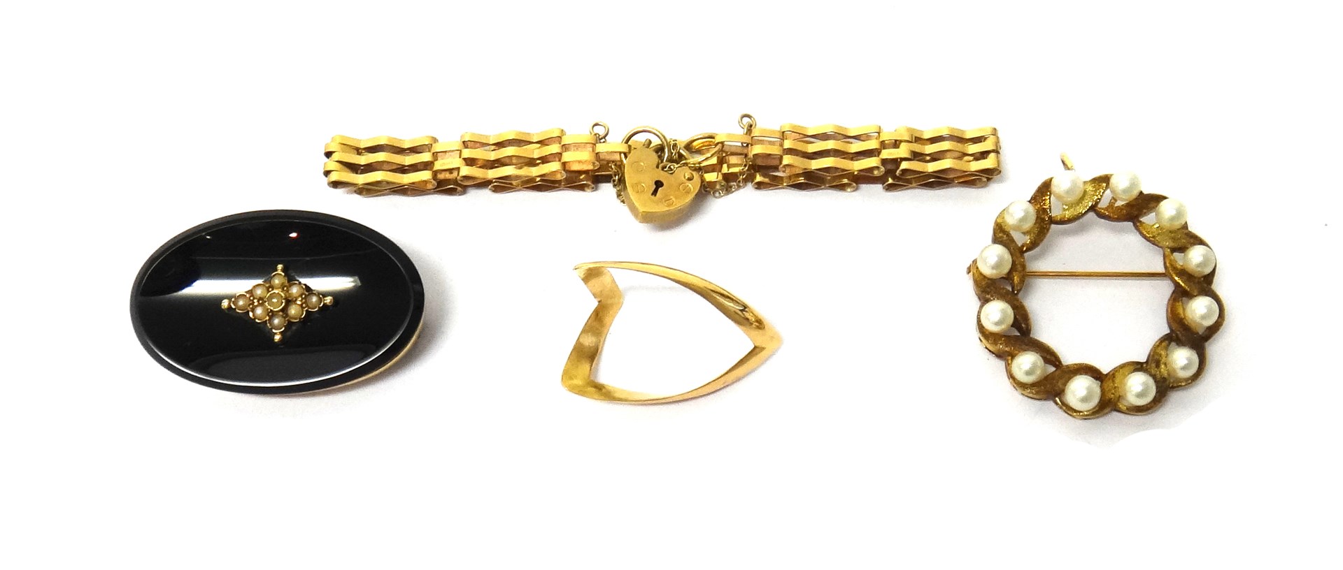 Appraisal: A Victorian gold and seed pearl set oval black onyx