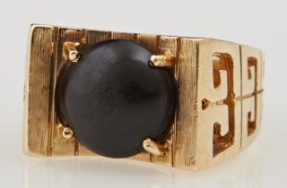 Appraisal: Man's K Yellow Gold Dinner Ring the concave top with