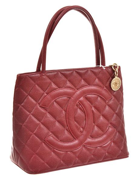 Appraisal: A HANDBAG BY CHANEL Styled in red burgundy calf skin