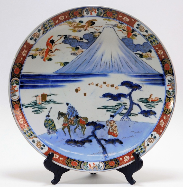 Appraisal: ANTIQUE JAPANESE MOUNT FUJI IMARI CHARGER Japan th CenturyDepicts a