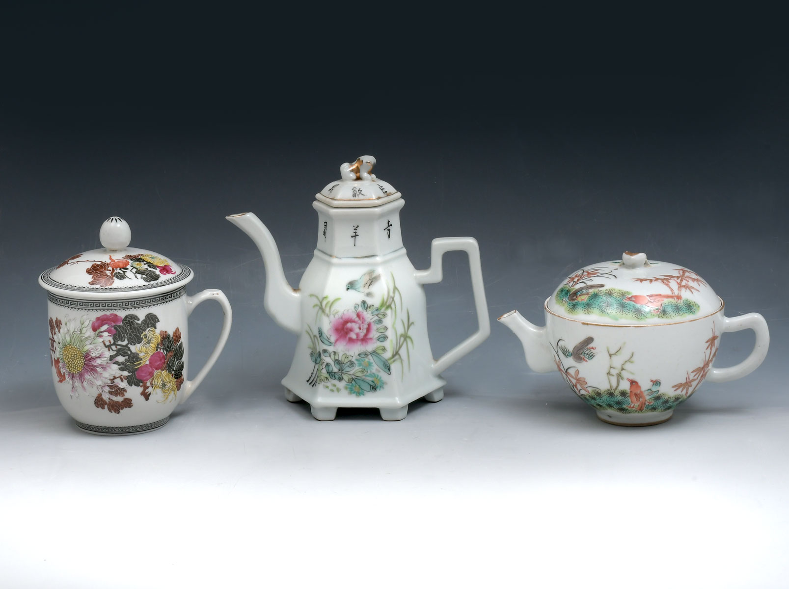 Appraisal: PC CHINESE PORCELAIN TEAPOTS COVERED MUG Comprising - Covered mug