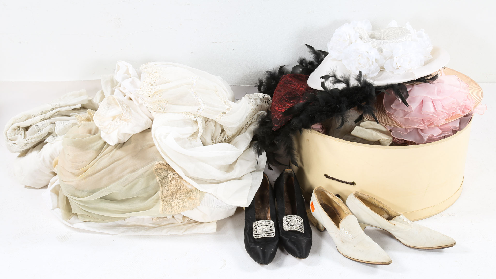 Appraisal: Large box of ladies' hats and other items