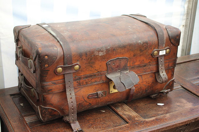 Appraisal: A VICTORIAN LEATHER ARMY AND NAVY TRAVELLING CASE the interior