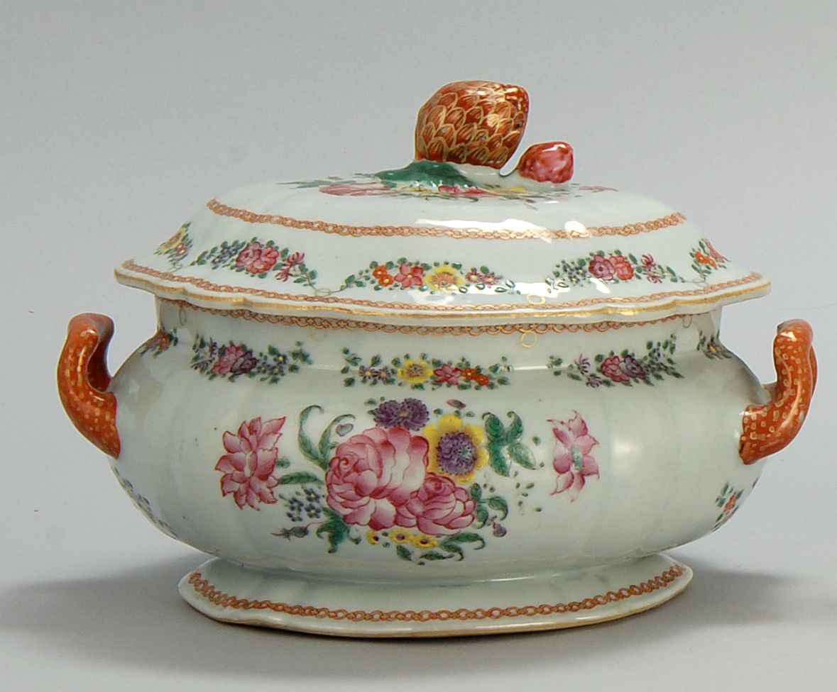 Appraisal: ANTIQUE CHINESE EXPORT FAMILLE ROSE PORCELAIN COVERED TUREEN With pomegranate