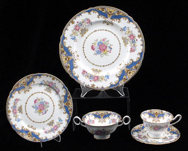 Appraisal: A Shelley floral print dinner service comprising twelve dinner plates