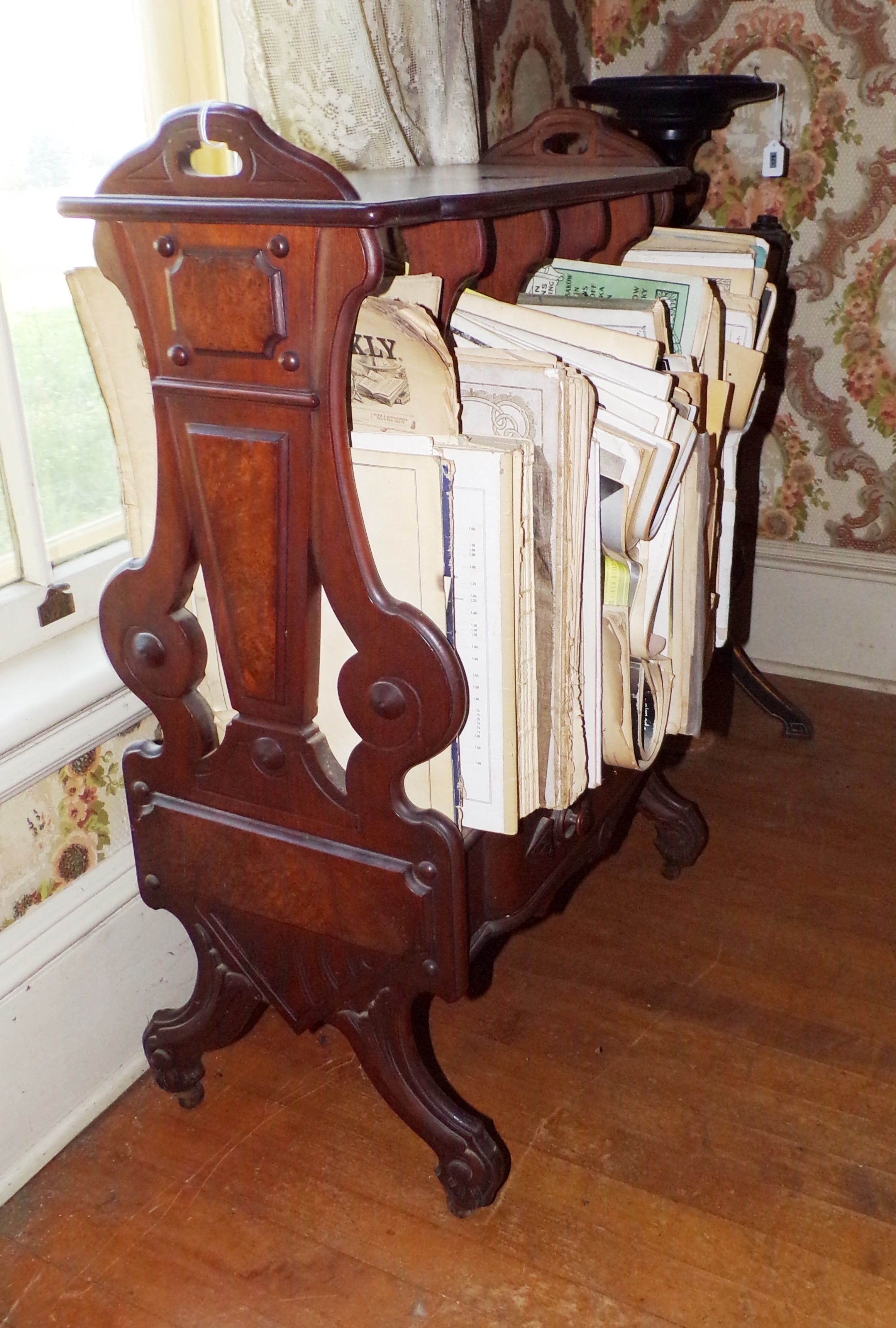 Appraisal: Walnut and burled walnut music sheet stand ''h x x