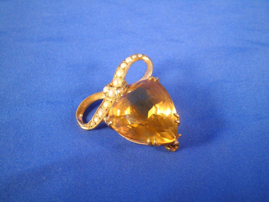 Appraisal: A gold brooch set with a tear drop shaped citrine