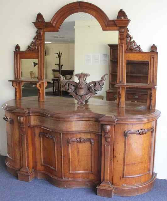 Appraisal: A Victorian oak serpentine front sideboard with mirror back fitted