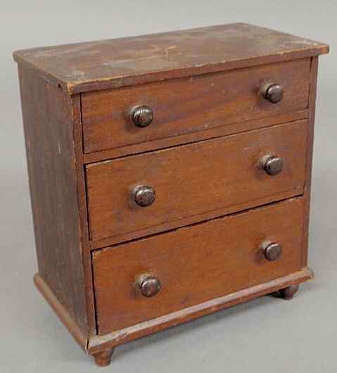 Appraisal: Miniature Sheraton chest of drawers th c with one drawer