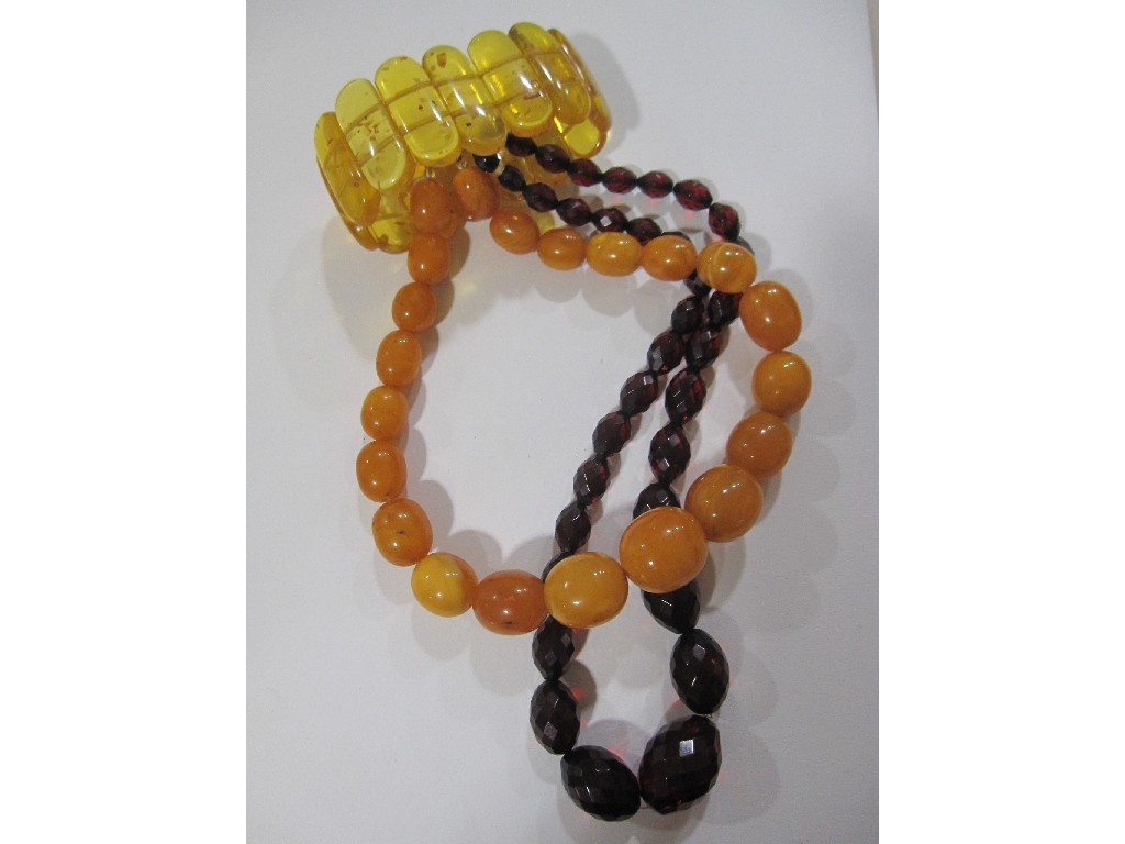 Appraisal: Lot comprising a string of yellow amber beads an amber