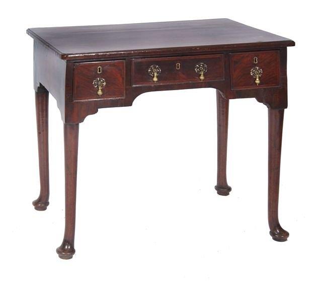 Appraisal: AN TH CENTURY MAHOGANY LOW BOY with rectangular top and