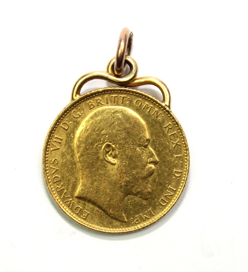 Appraisal: Edward VII Sovereign with ct scroll suspension mount gross weight