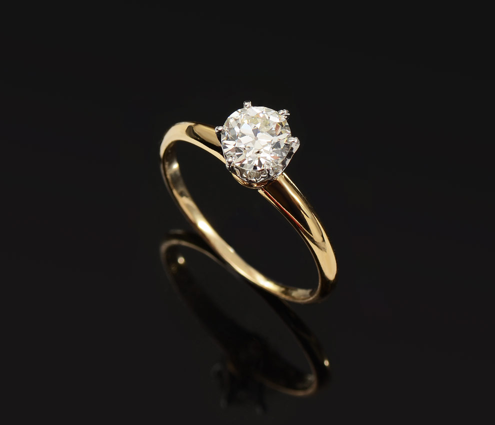 Appraisal: TIFFANY CO DIAMOND SOLITAIRE RING k yellow gold ring with