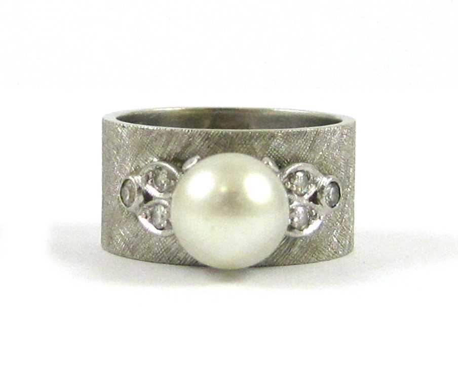 Appraisal: PEARL DIAMOND AND FOURTEEN KARAT GOLD RING The wide k