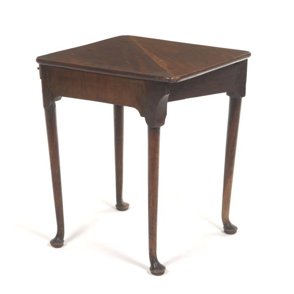 Appraisal: AN ENGLISH DROP LEAF CORNER TABLE H x x open