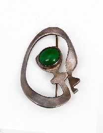 Appraisal: A sterling silver green stone set brooch with a yellow