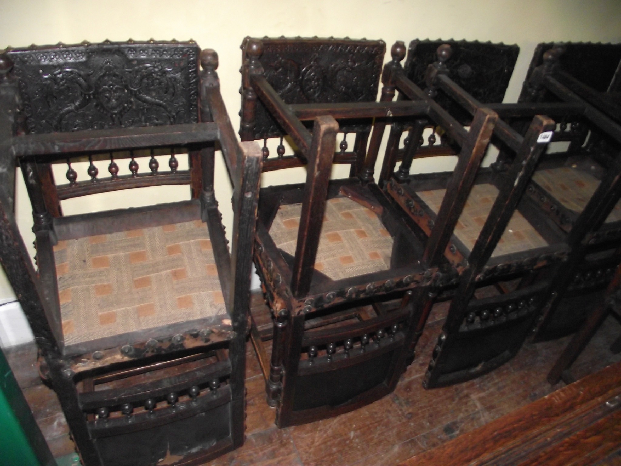 Appraisal: A harlequin set of seventeen th century continental oak dining