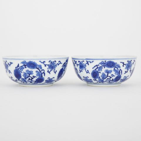 Appraisal: A Pair of Blue and White Bowls Qianlong Mark Overall