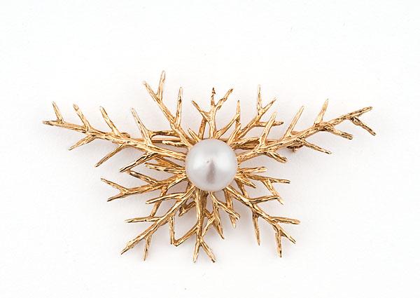 Appraisal: K GOLD AND CULTURED PEARL BROOCH BY DAVID WEBB American