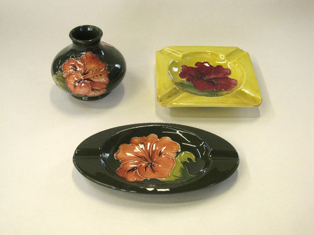 Appraisal: Three pieces of Moorcroft Hibiscus pattern including two ashtrays and