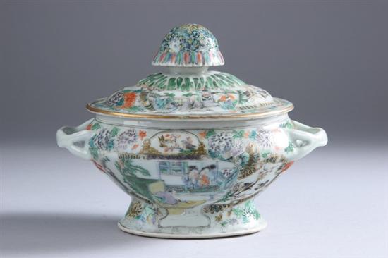 Appraisal: CHINESE FAMILLE VERTE PORCELAIN SAUCE TUREEN AND COVER Circa Bomb