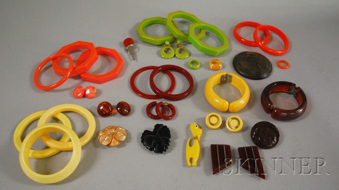 Appraisal: Group of Bakelite Jewelry including a number of bangles with