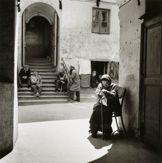 Appraisal: VISHNIAC ROMAN - Synagogue Court Vilna Silver print inches cm