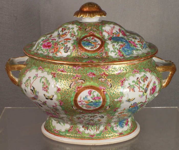 Appraisal: Chinese export porcelain lg Famille Rose tureen approx handle to