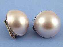 Appraisal: A pair of white metal tests carat gold mabe pearl