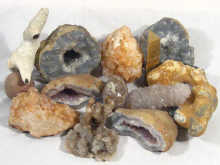 Appraisal: A quantity of geological specimens including geodes quartz etc