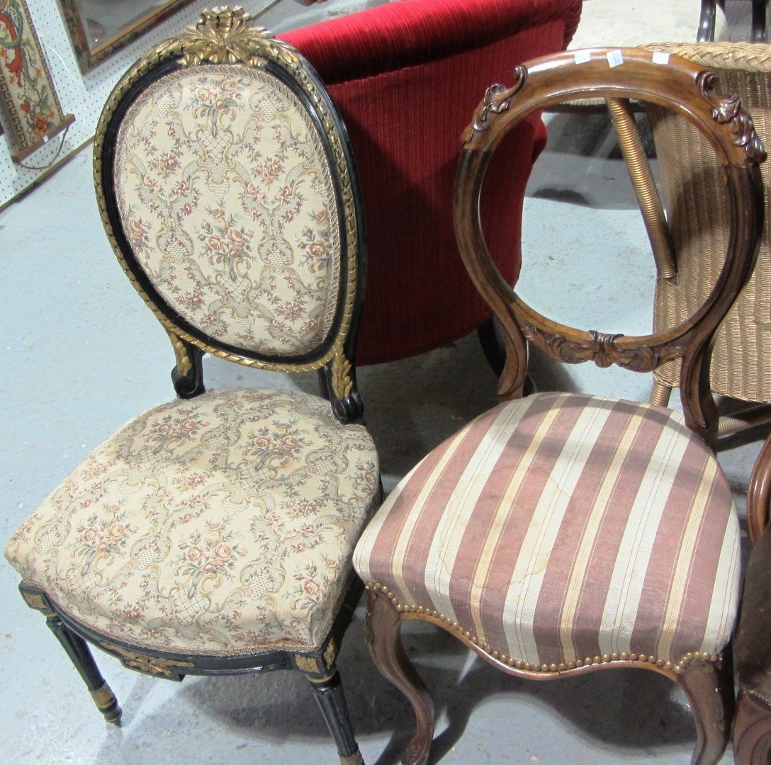 Appraisal: A walnut balloon back bedroom chair and an ebonised and