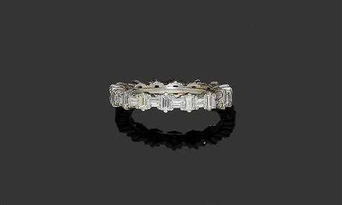 Appraisal: DIAMOND RING ca Platinum Attractive wedding band model set with