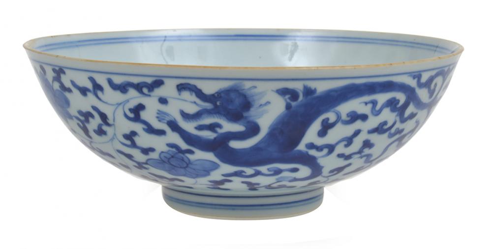 Appraisal: A CHINESE BLUE AND WHITE DRAGON BOWL LATER YONGZHENG MARK