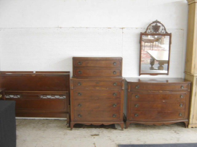 Appraisal: PC MAHOGANY BEDROOM SET - THOMASVILLE