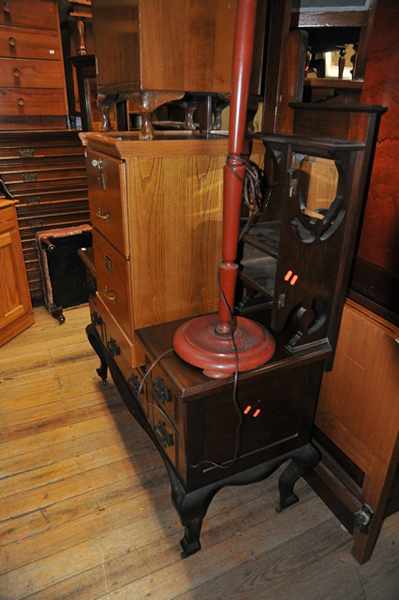 Appraisal: AN EDWARDIAN CEDAR DRESSING TABLE