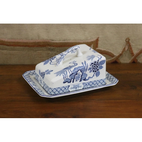 Appraisal: Blue and white woods and sons Yuan pattern cheese cover