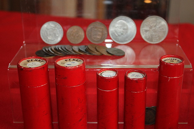 Appraisal: A TIN OF COINS including pennies and halfpennies a crown