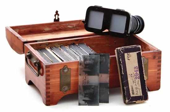 Appraisal: Stereoscope with slides of the Panama Pacific Exposition within cedar