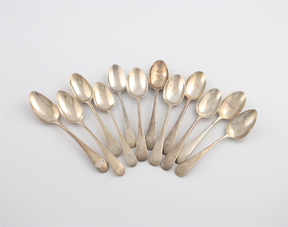 Appraisal: A set of six Edwardian silver Old English pattern teaspoons