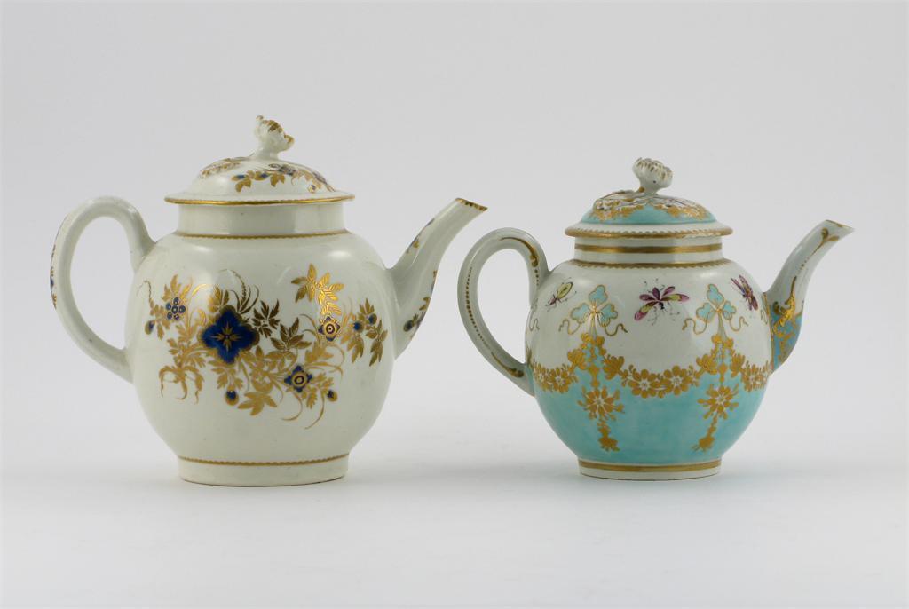 Appraisal: Two Worcester teapots and covers