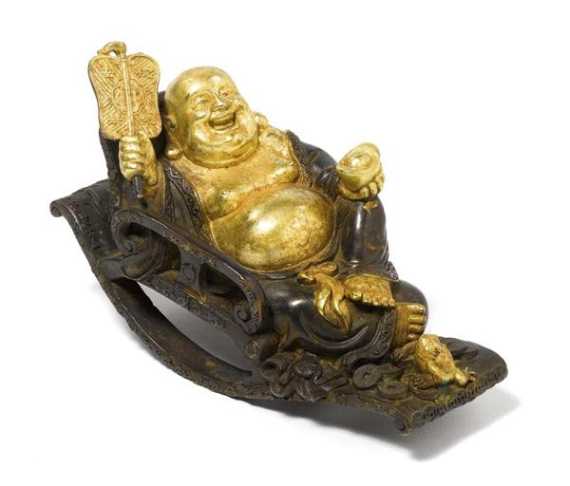 Appraisal: GL CKSBUDDHA im Schaukelstuhl China H cm Bronze mit stellenweiser