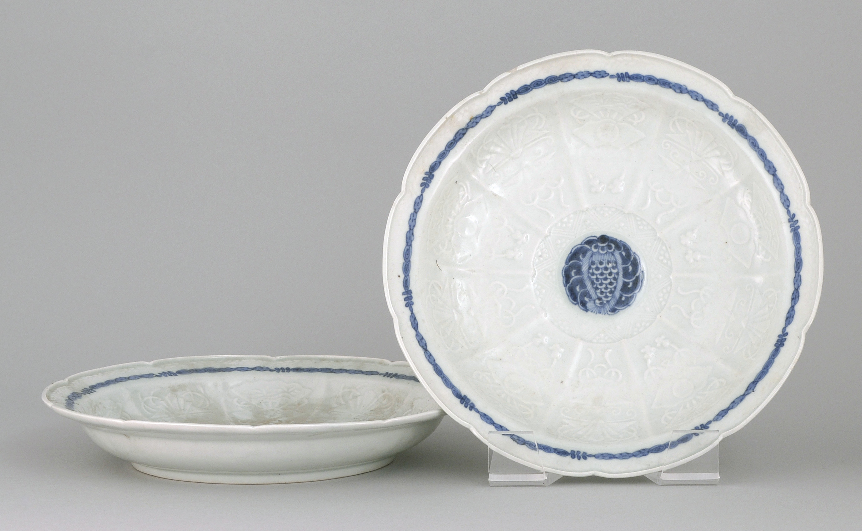 Appraisal: PAIR OF BLUE AND WHITE HIRADO PORCELAIN PLATES Late th