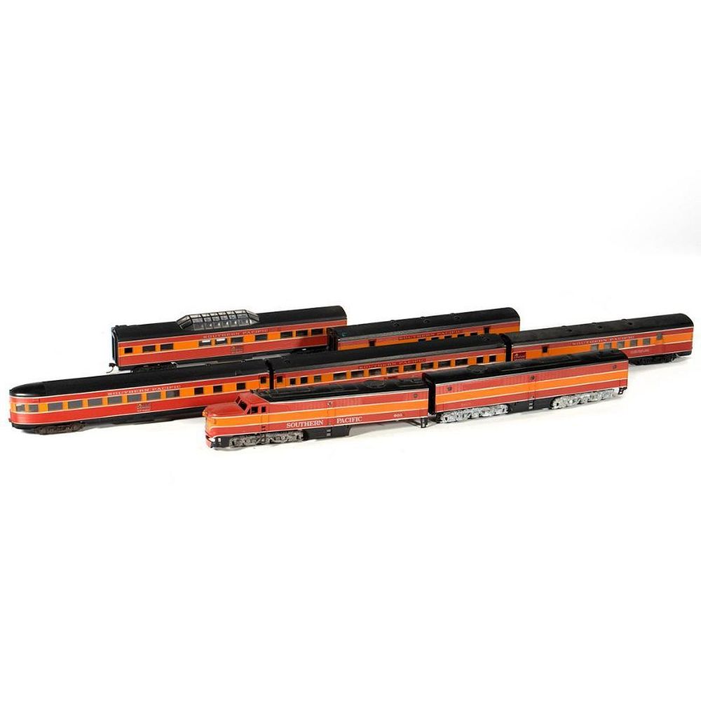 Appraisal: HO Scale Southern Pacific Daylight Passenger Train HO Southern Pacific