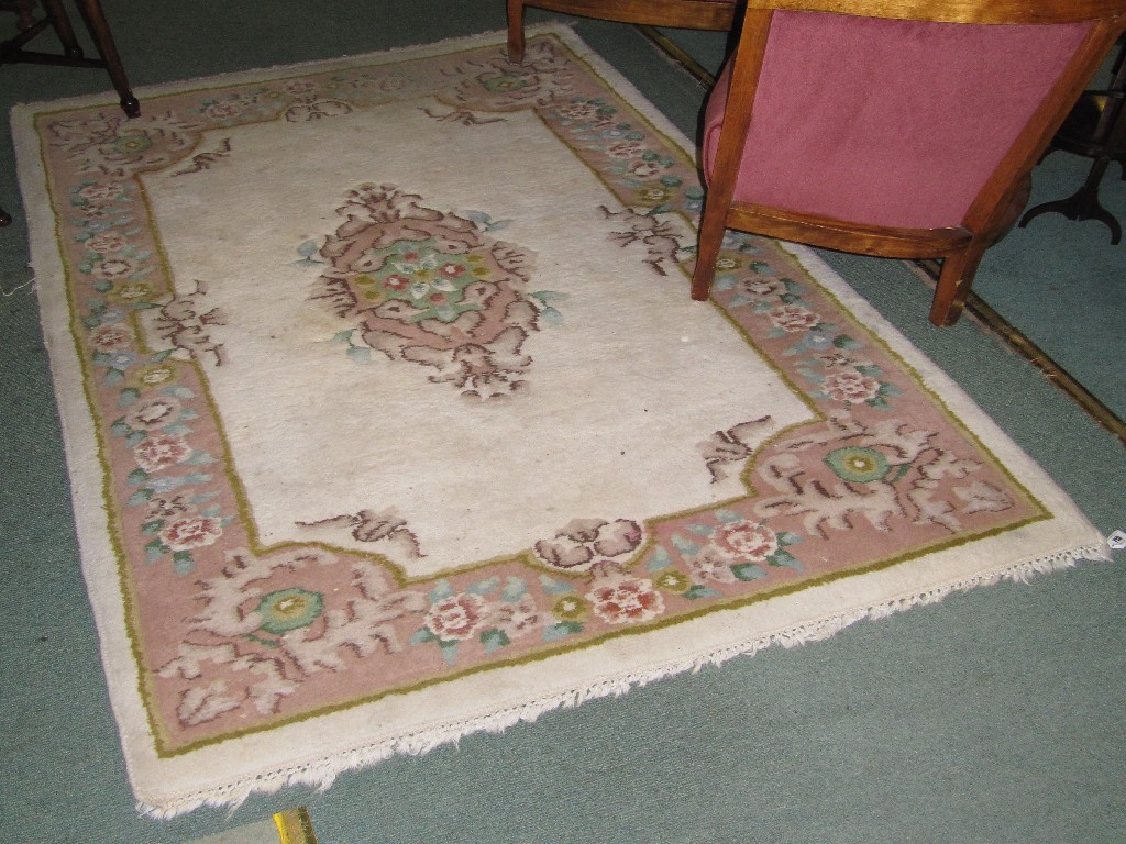 Appraisal: Floral floor rug