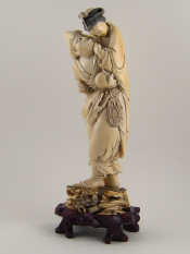 Appraisal: A very finely carved Chinese ivory group of a ferryman