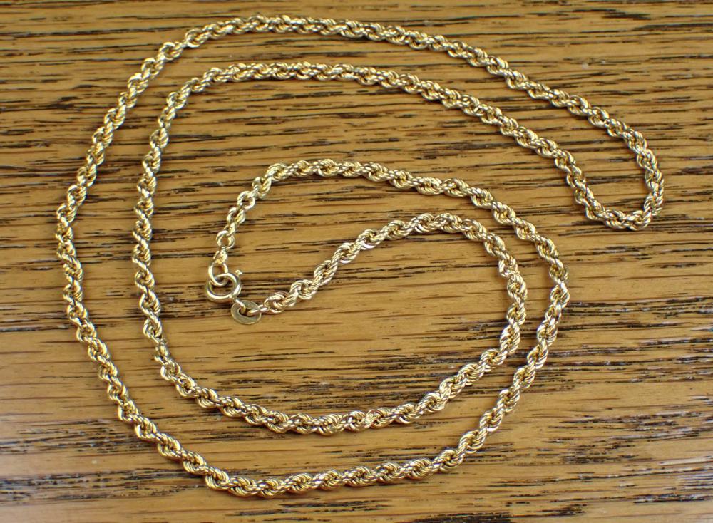 Appraisal: ITALIAN MADE EIGHTEEN KARAT GOLD ROPE CHAIN The k yellow