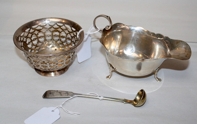 Appraisal: A SILVER SAUCE BOAT with wavy edge cabriole legs and