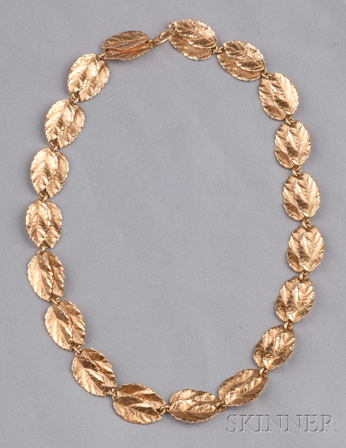 Appraisal: kt Gold Necklace each link designed as a naturalistic leaf