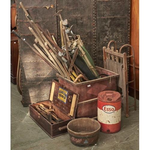 Appraisal: Miscellaneous vintage garden tools a quantity of golf bags folding