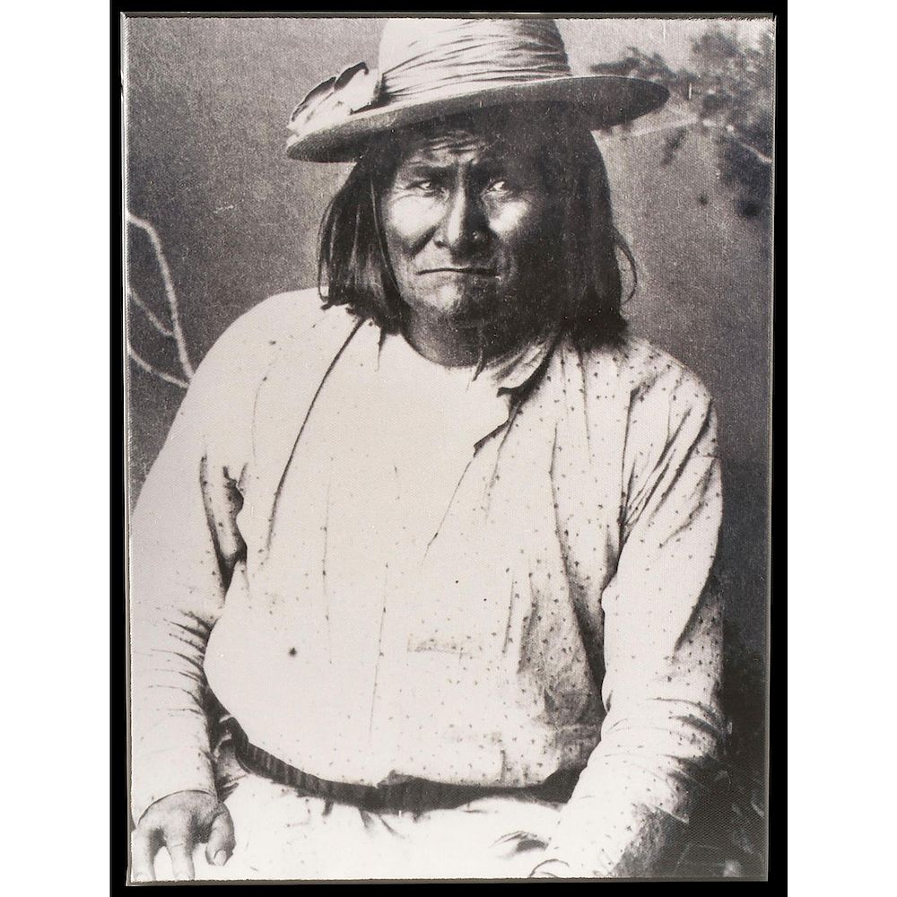 Appraisal: PHOTOGRAPH OF NATIVE AMERICAN GERONIMO Black and white photograph on